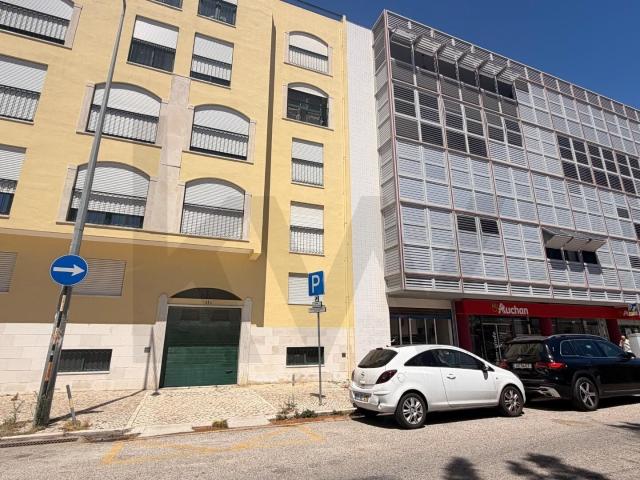 Garagem alugar em Almada, Setúbal