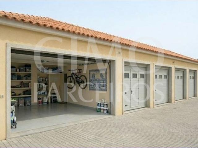 Garagem venda em Oliveira Do Bairro, Aveiro