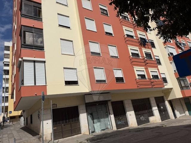 Garagem venda em Fonte das Eiras, Agualva e Mira-Sintra