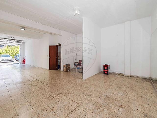 Garagem venda em Fonte das Eiras, Agualva e Mira-Sintra