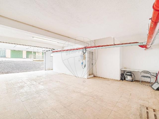 Garagem venda em Fonte das Eiras, Agualva e Mira-Sintra