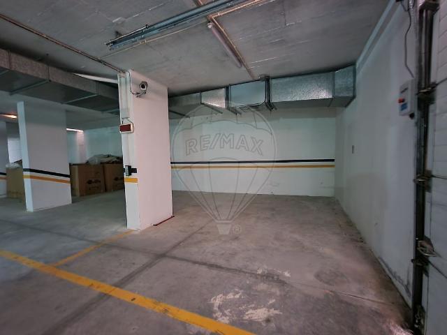 Garagem venda em Albufeira e Olhos de Água, Albufeira