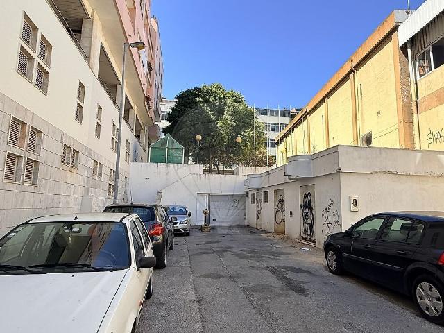 Garagem venda em Barrocas, Almada