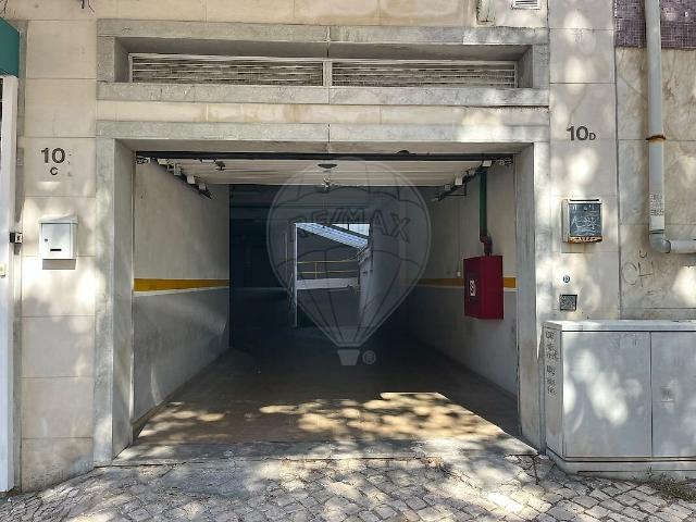 Garagem venda em Pombal, Almada