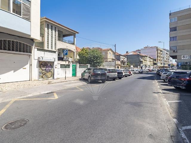 Garagem venda em Torcatas, Almada