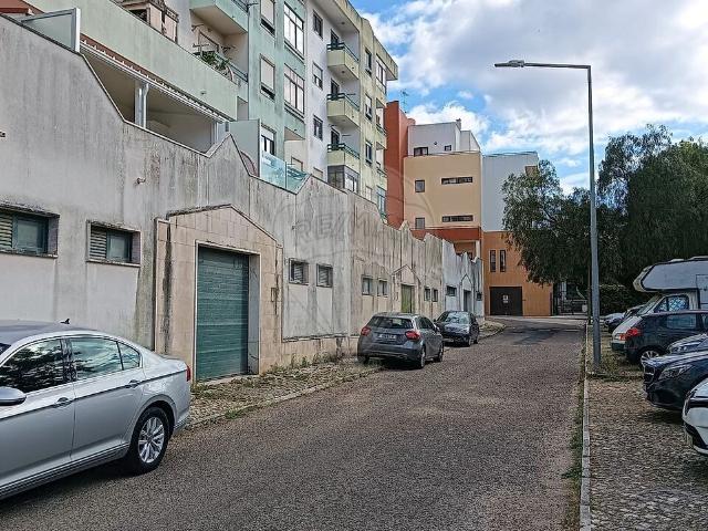 Garagem venda em Alverca do Ribatejo, Alverca do Ribatejo e Sobralinho