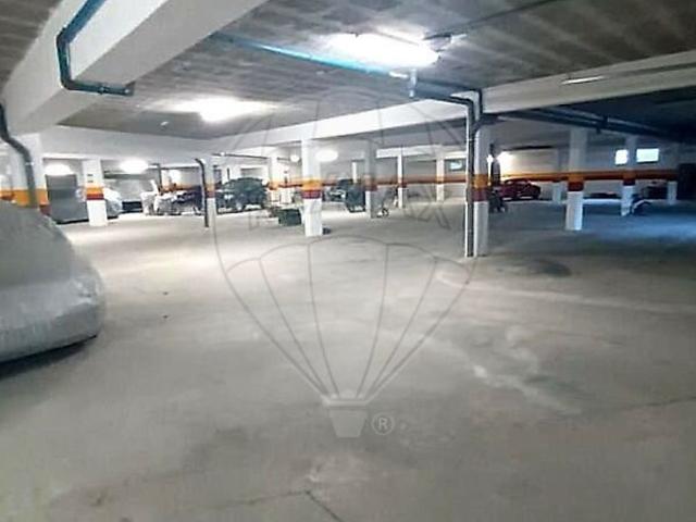 Garagem venda em Amoreira, Óbidos