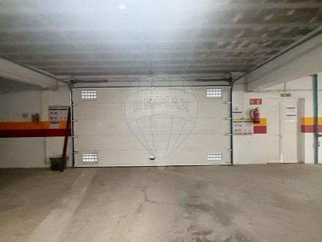 Garagem venda em Amoreira, Óbidos