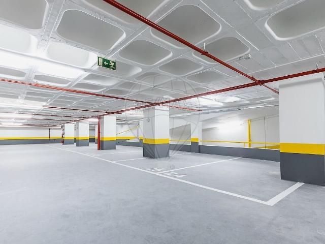 Garagem venda em Anjos, Lisboa