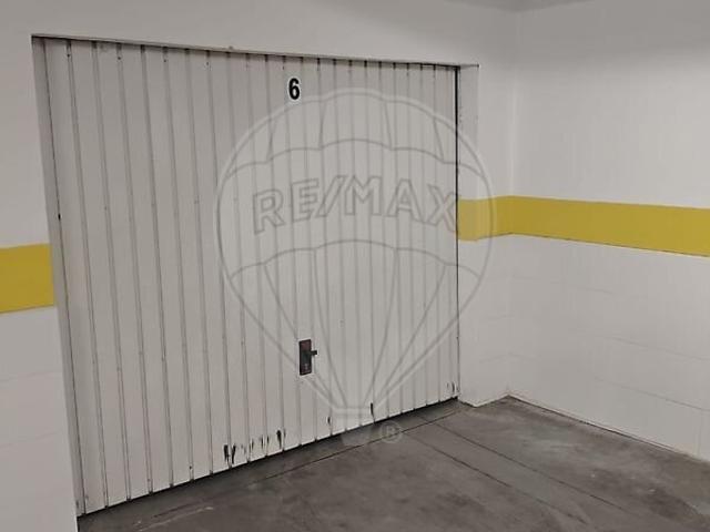 Garagem venda em Baixa da Banheira e Vale da Amoreira, Moita