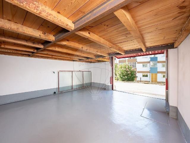 Garagem venda em Carnaxide e Queijas, Oeiras