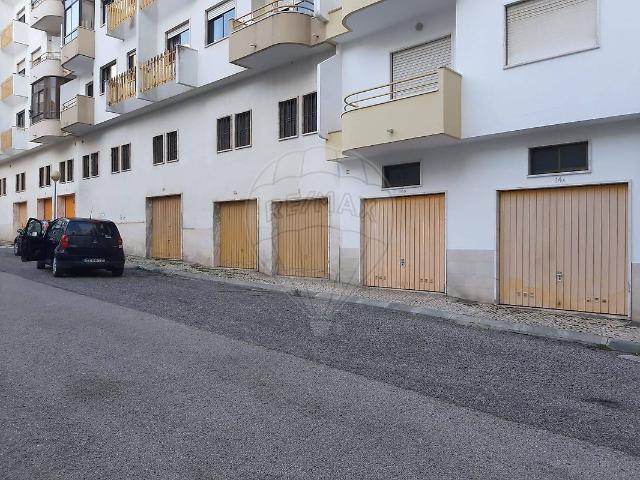Garagem venda em Almada, Setúbal
