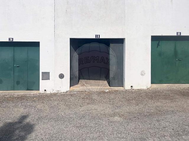 Garagem venda em Nossa Senhora da Tourega e Nossa Senhora de Guadalupe, Évora