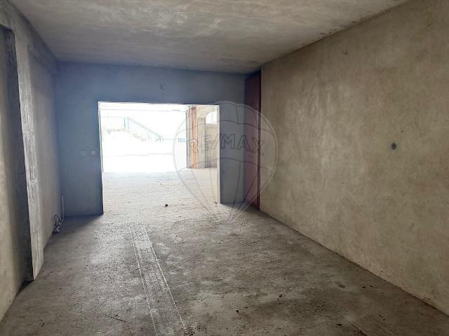 Garagem venda em Urbanização do Amparo, Leiria
