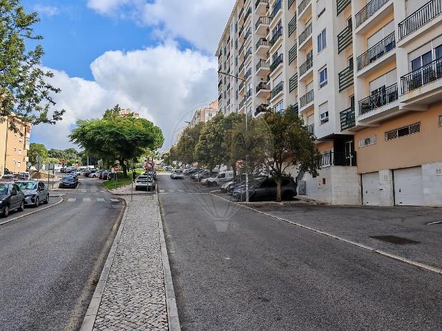 Garagem venda em Quinta de Santo António da Barôta, Massamá e Monte Abraão