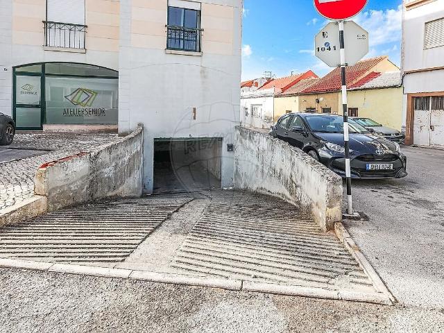 Garagem venda em Bairro da Calçada, Montijo