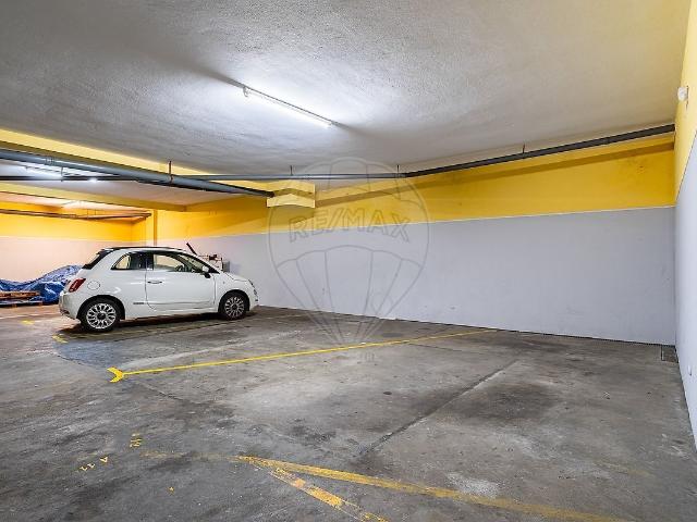 Garagem venda em Telheira, Porto