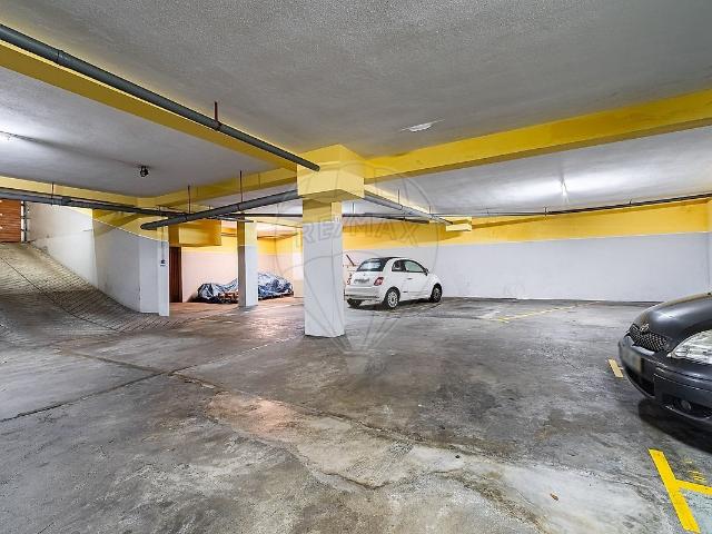 Garagem venda em Telheira, Porto