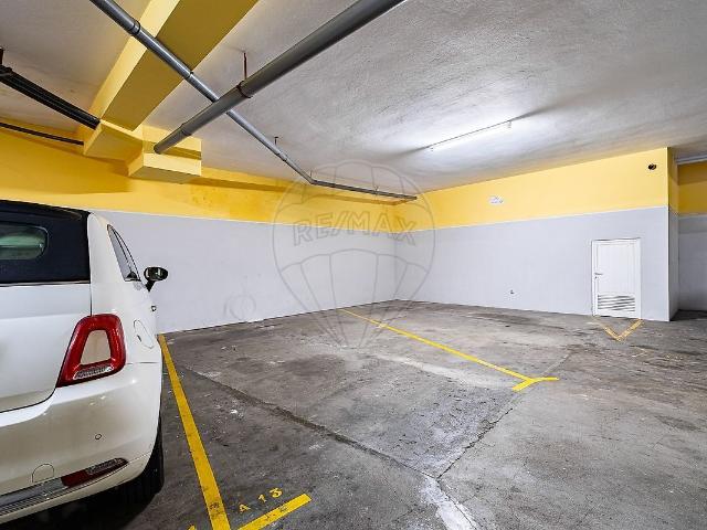 Garagem venda em Telheira, Porto
