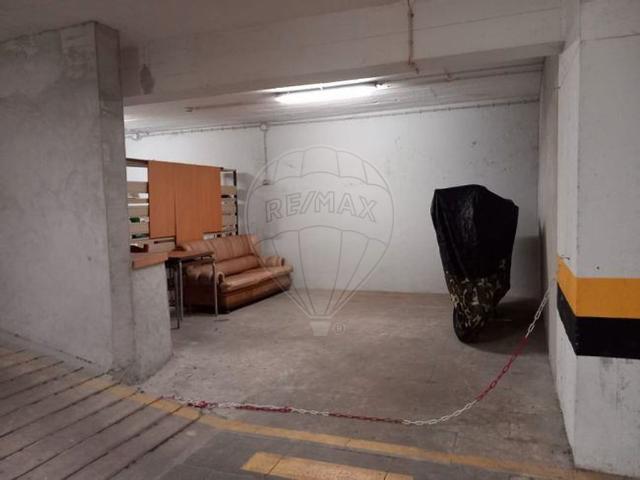 Garagem venda em Três Castelos, Portimão