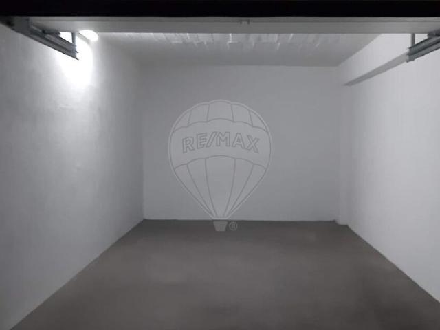 Garagem venda em Pendão, Queluz