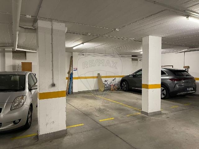 Garagem venda em Belas, Lisboa