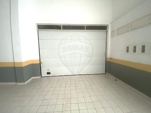 Garagem venda em Vale de Carenque, Queluz