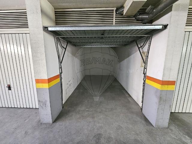 Garagem venda em Pendão, Queluz