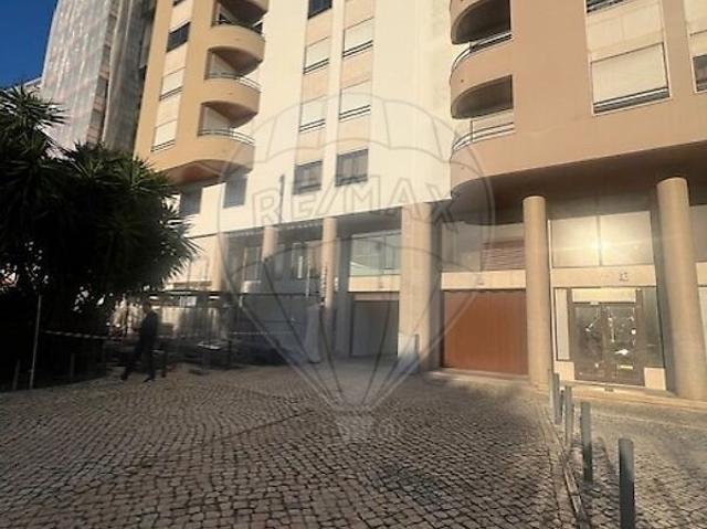 Garagem venda em São Domingos de Benfica, Lisboa