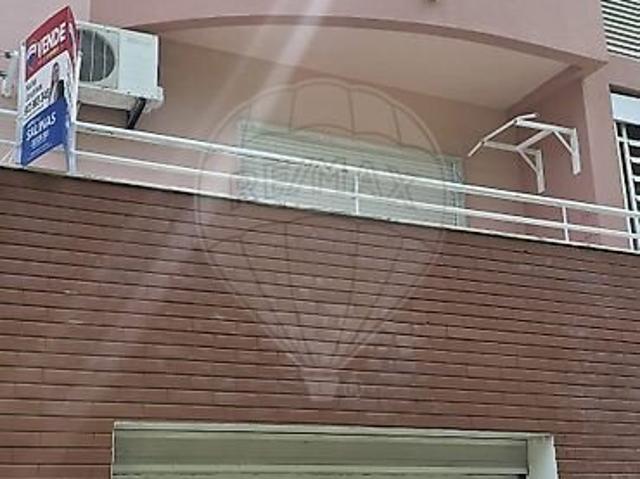 Garagem venda em Camarinha, Setúbal