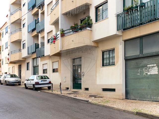 Garagem venda em Bairro Dias, Setúbal