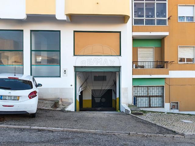 Garagem venda em Bairro Dias, Setúbal