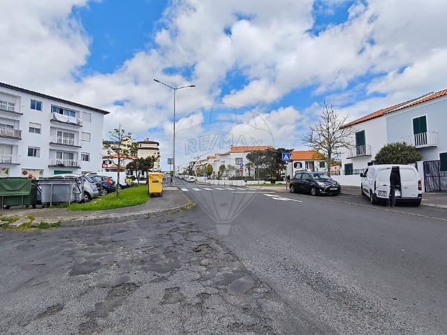 Garagem venda em Santa Clara, Ponta Delgada