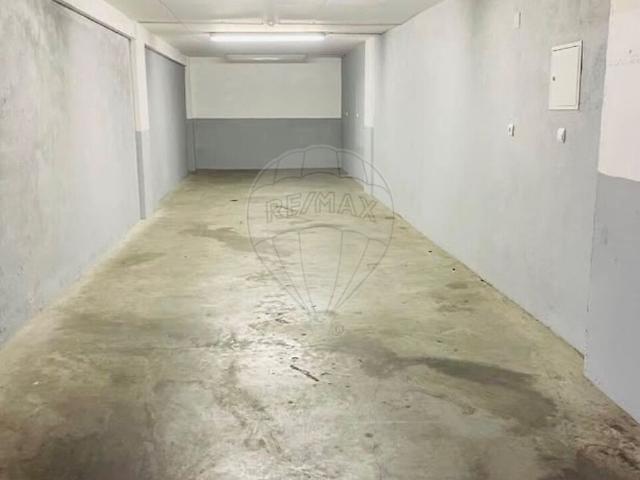Garagem venda em Santa Iria de Azoia, São João da Talha e Bobadela, Loures