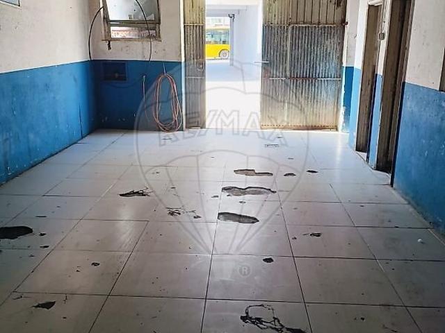Garagem venda em Vale de Rolas, Seixal