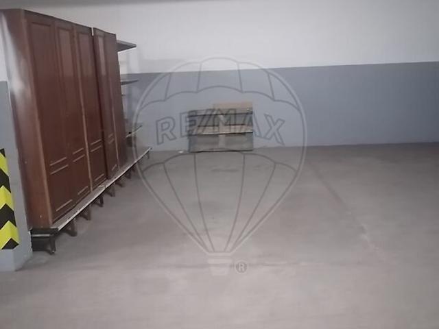 Garagem venda em Serzedo, Vila Nova de Gaia