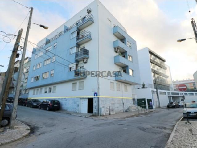 Garagem venda em Almada, Romeira
