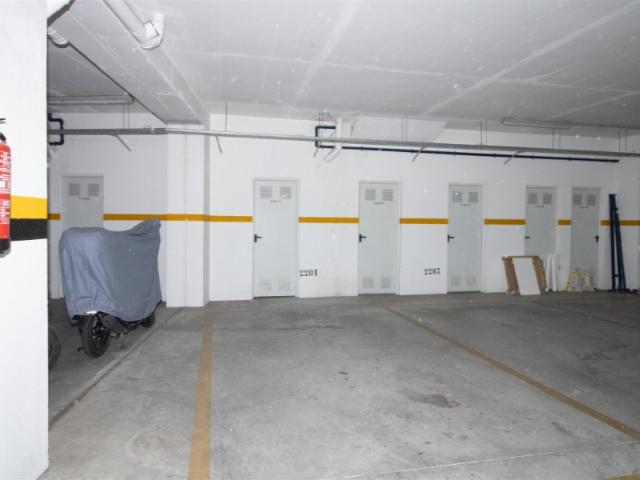 Garagem alugar em Bairro Operário, Lagos