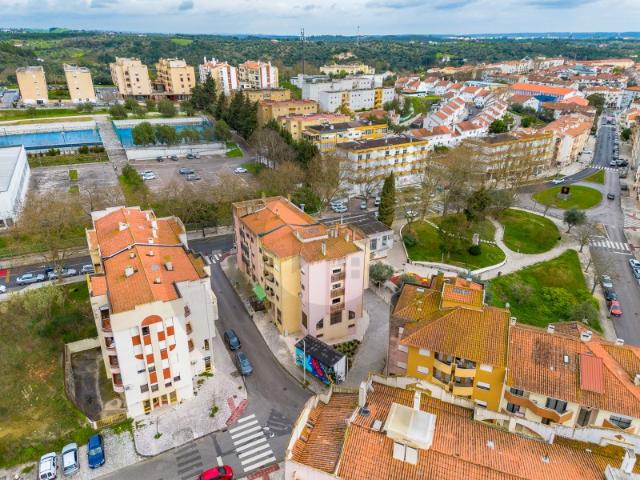 Garagem alugar em Torres Novas, Santarém