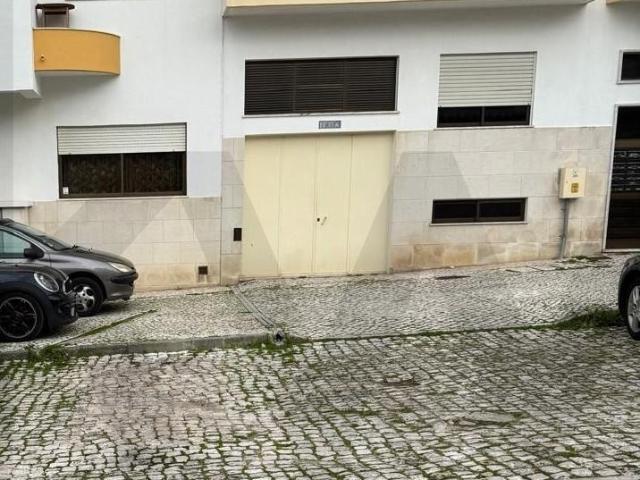 Garagem venda em Quinta do Americano, Almada