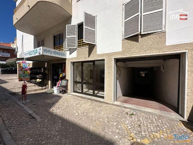 Garagem alugar em Almada, Setúbal