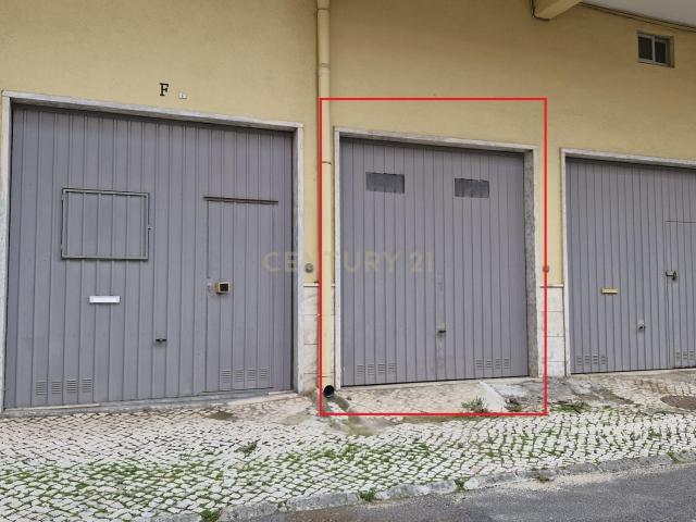 Garagem venda em Serra das Minas, Sintra