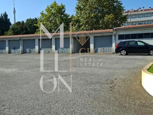 Garagem venda em Oliveira do Douro, Vila Nova de Gaia
