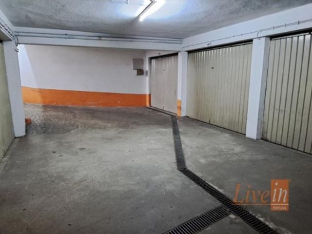 Garagem venda em Casal dos Passarinhos, Sintra