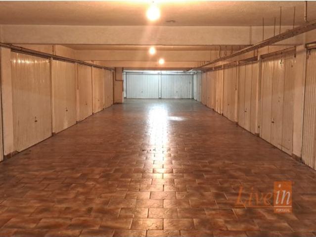 Garagem venda em Mem Martins, Sintra