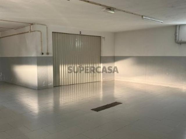 Garagem venda em Almada, Setúbal