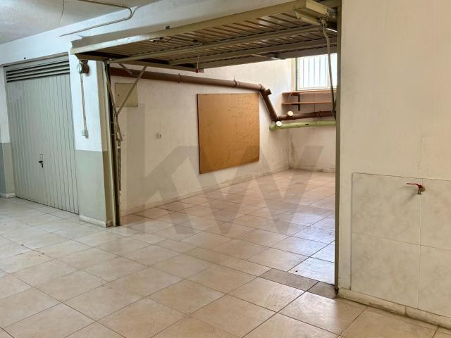 Garagem venda em Almada, Setúbal