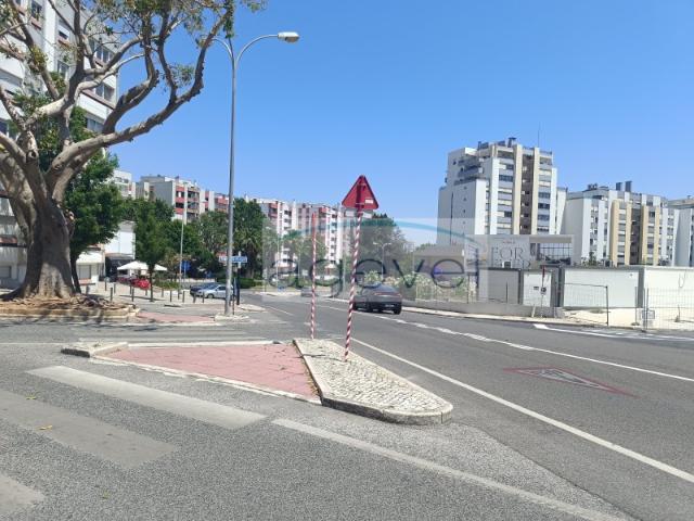 Garagem alugar em Núcleo Urbano Histórico de Algés, Oeiras