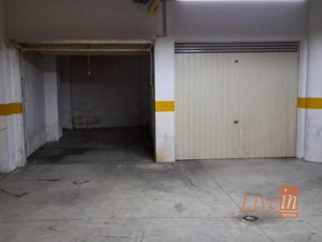 Garagem alugar em Rinchoa, Sintra