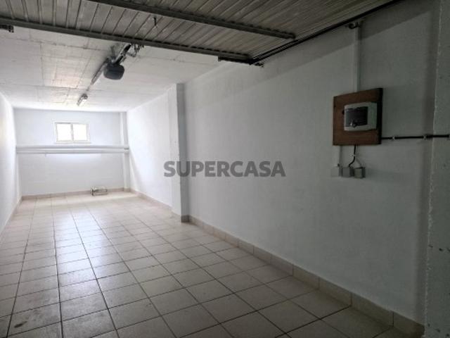 Garagem venda em Fonte do Lavra, Setúbal